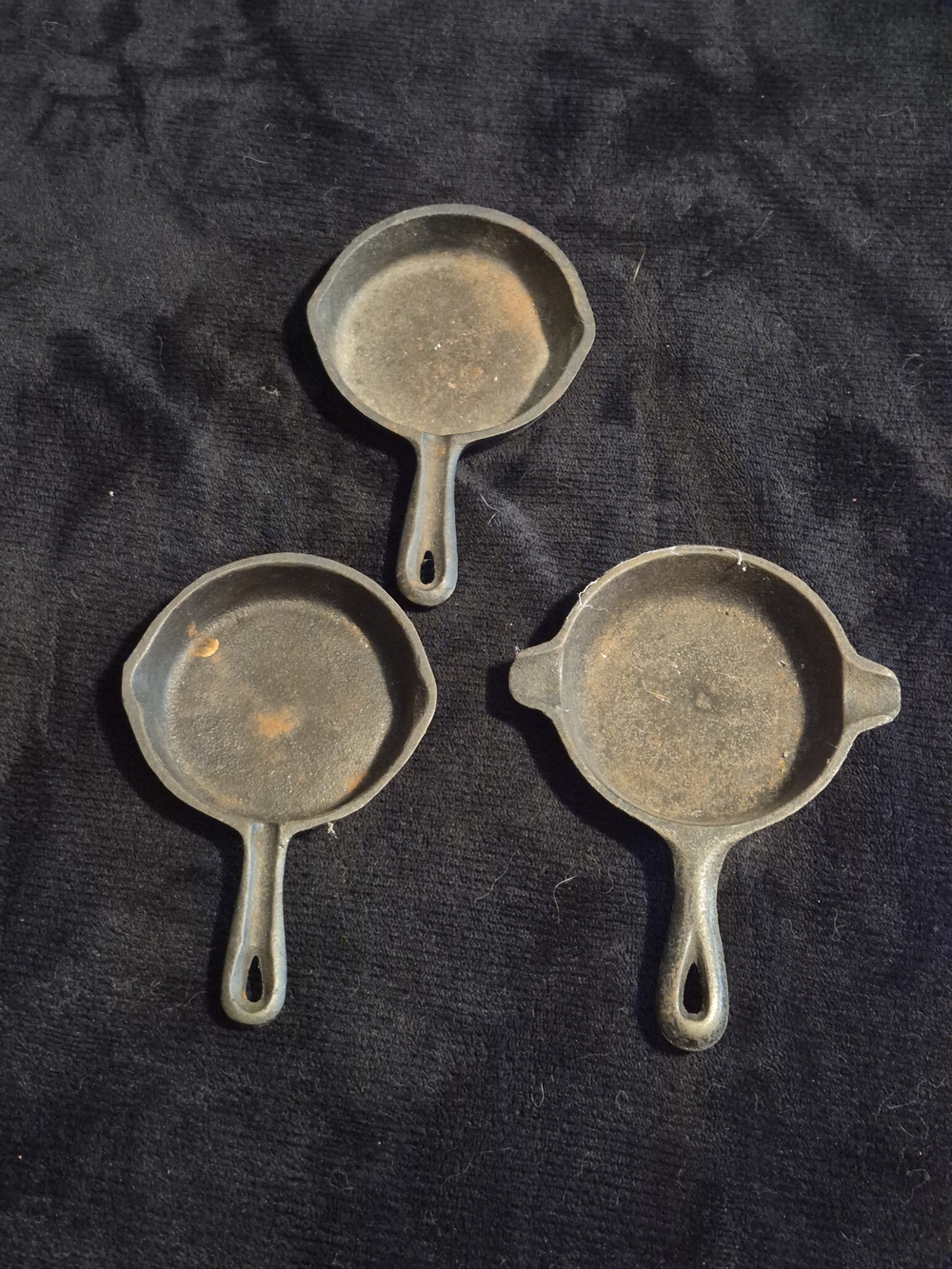 Vintage Wagner Ware Miniature Cast Iron Skillets Set of 3